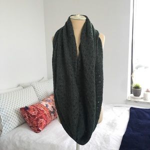 ❌❌SOLD!! ❌❌ H&M Green Knit Circle Scarf